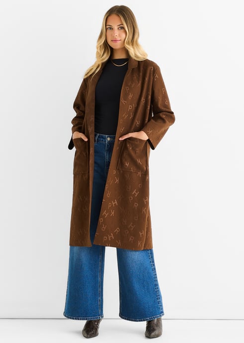 Leichte Jacke in der Farbe „Chocolate“ mit Prägung von Rand zu Rand - Image 1