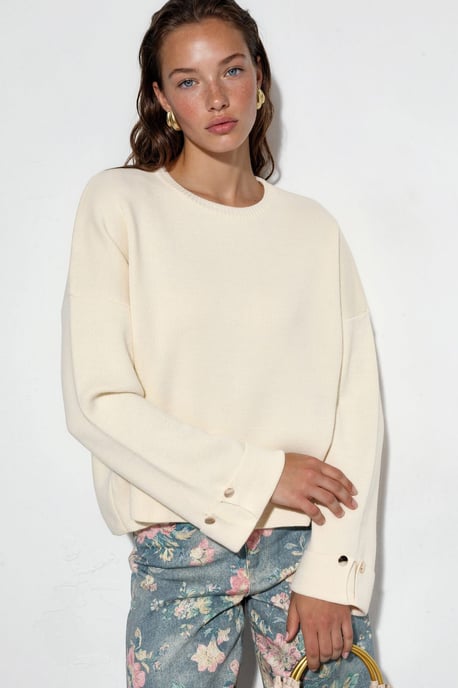 Knopfdetaillierter Strickpullover - Image 1