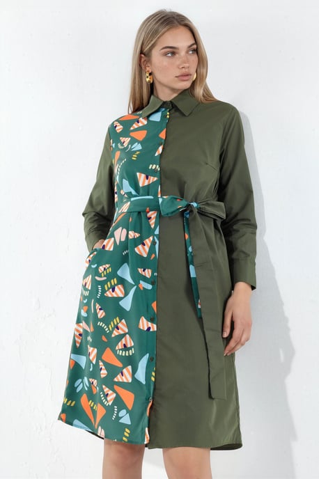 Bedrucktes Mini-Hemdkleid mit Bindegürtel - Image 1