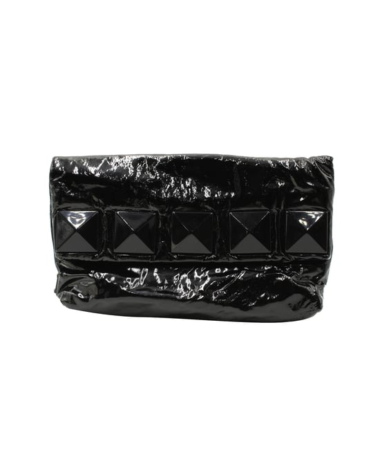 Marc Jacobs Clutch mit Nieten aus schwarzem Lackleder - Image 1