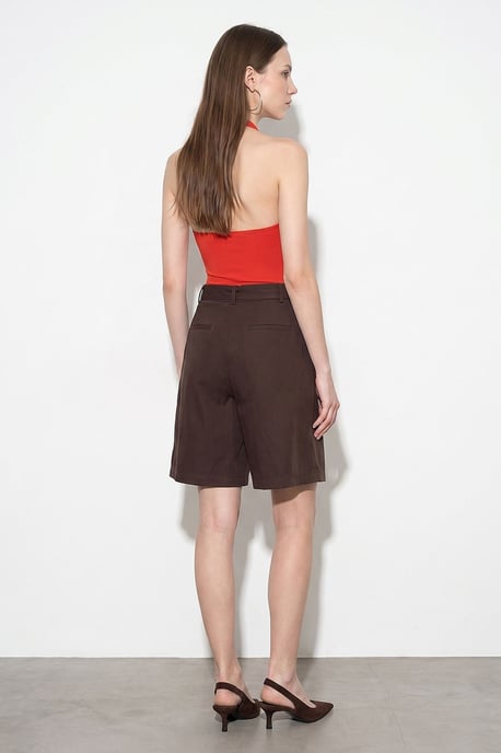 Damen Hochtaillierte Gürtelweite Shorts mit weitem Bein - Image 2