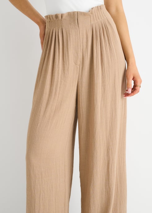 Hose mit Paperbag-Taille und weitem Bein in der Farbe Camel - Image 2