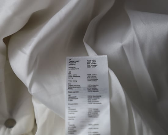 Maje Rillio Minikleid aus Bouclé-Tweed mit Knopfleiste in Creme-Baumwolle - Image 5