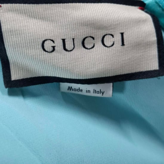 Gucci-Kleid aus blauer Seide, verziert mit Kristallen, drapiert und plissiert. - Image 3