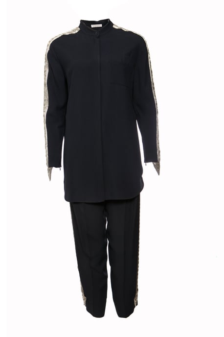Chloe, Dunkelblaue Hose (36/XS) und Bluse (38/S) mit silberner Stickerei an Ärmeln und Beinen. - Image 1