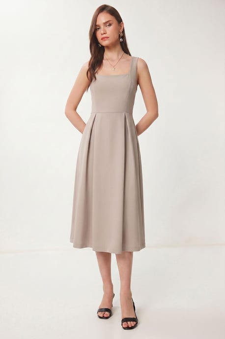 Kleid in A-Form mit Quadratkragen und Reißverschlussverschluss - Image 2