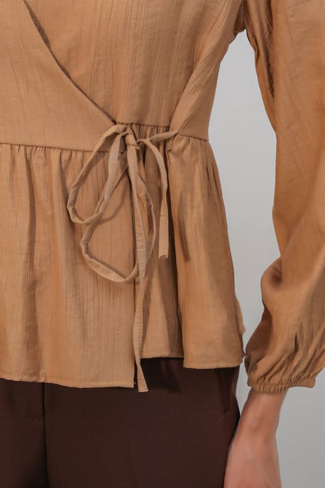 V-Ausschnitt Bluse mit Bindedetail aus Crepe - Image 4
