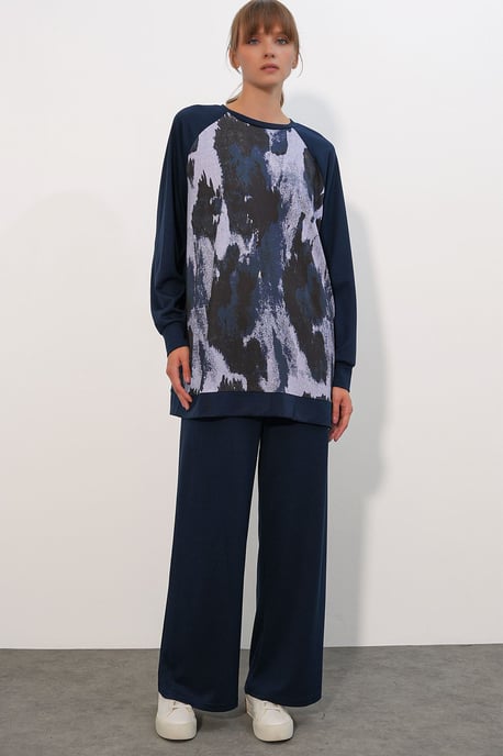 Oversize Tunika mit abstraktem Print und Hose Set - Image 1