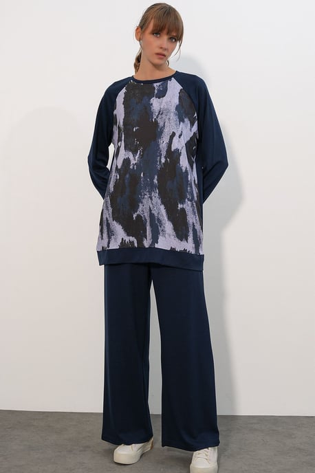 Oversize Tunika mit abstraktem Print und Hose Set - Image 4
