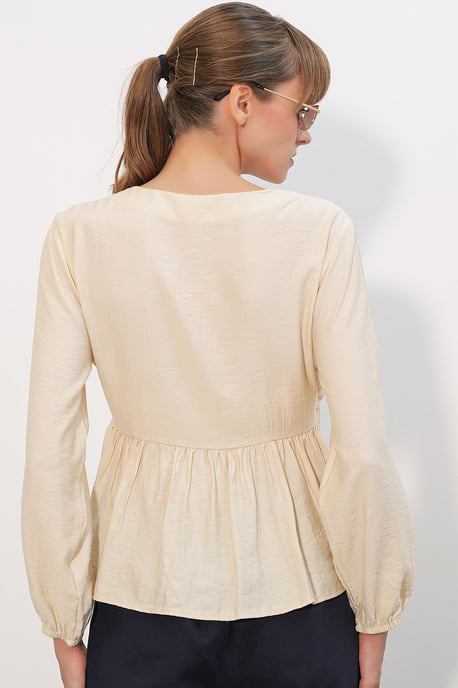 V-Ausschnitt Bluse mit Bindedetail aus Crepe - Image 5