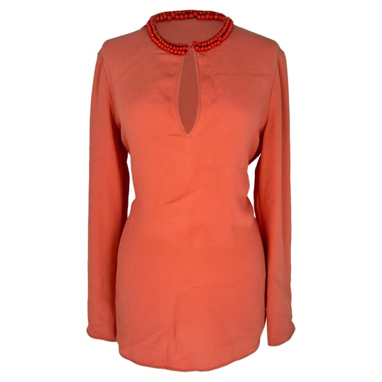 Gucci Bluse mit Perlenbesatz am Ausschnitt aus korallenfarbener Seide - Image 1