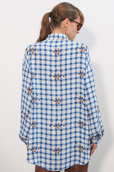 Oversized Karierte Crepe-Bluse - Image 5