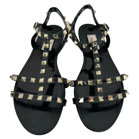 Valentino Garavani Rockstud Flache Sandalen aus schwarzem Gummi - Image 3