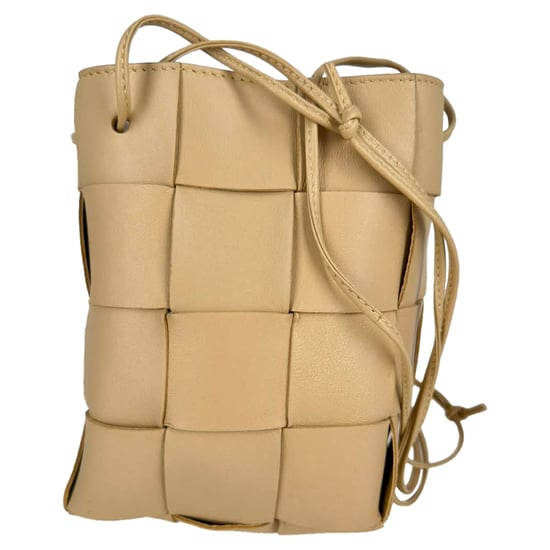Bottega Veneta Kleine Kassette Bucket Bag aus beigem Leder - Image 1