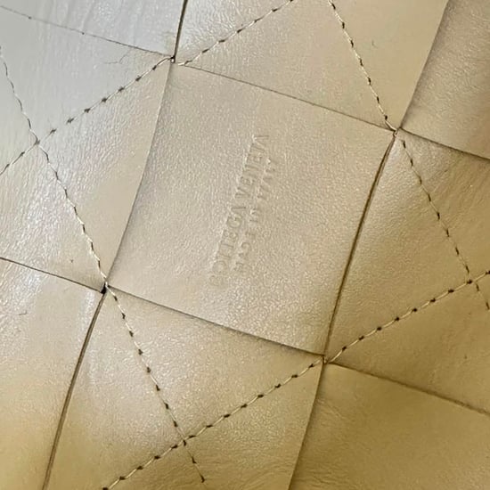 Bottega Veneta Kleine Kassette Bucket Bag aus beigem Leder - Image 6