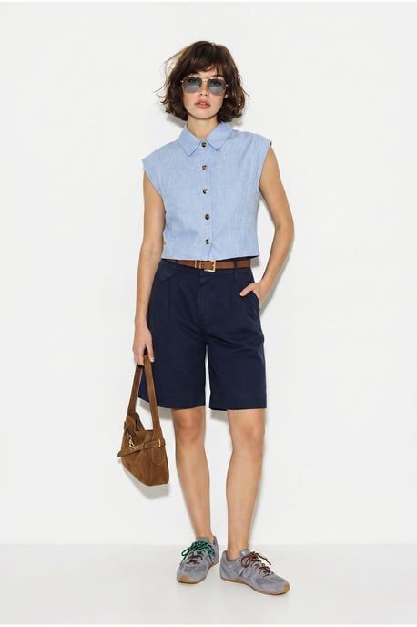 Hoch taillierte Shorts mit Gürtel - Image 2