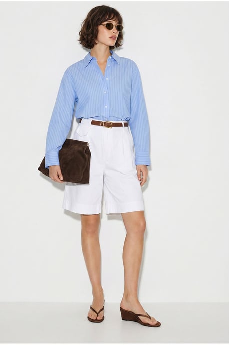 Hoch taillierte Shorts mit Gürtel - Image 3