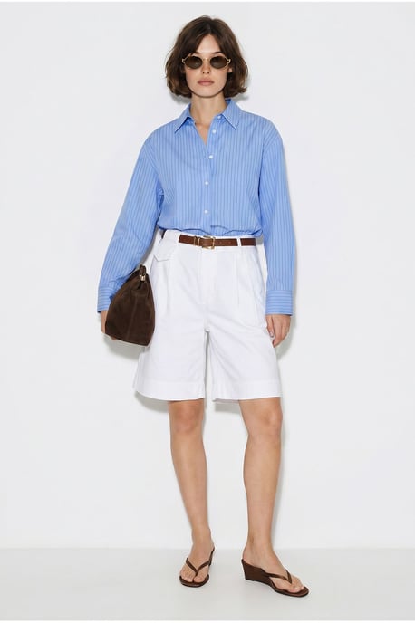 Hoch taillierte Shorts mit Gürtel - Image 4
