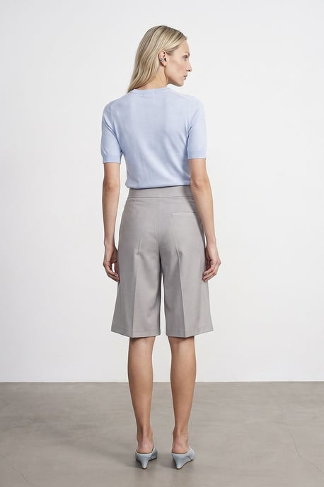 Hochtaillierte, weit geschnittene, maßgeschneiderte Shorts mit Gürtel - Image 3