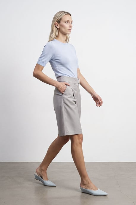 Hochtaillierte, weit geschnittene, maßgeschneiderte Shorts mit Gürtel - Image 4