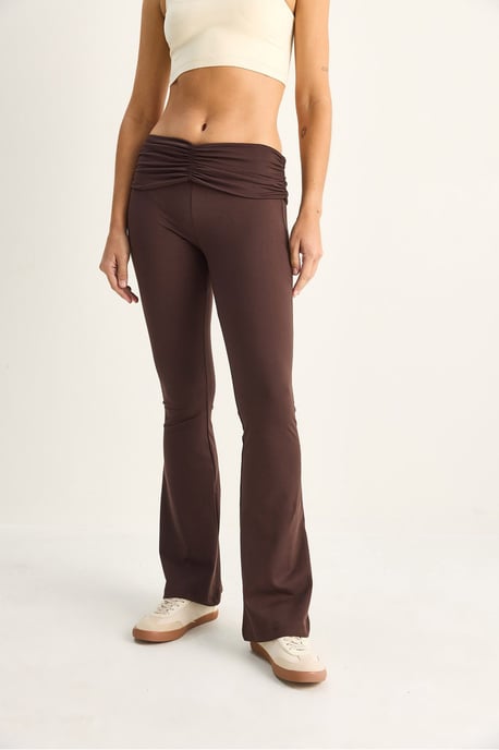 Hoch geschnittene Bootcut-Leggings - Image 4