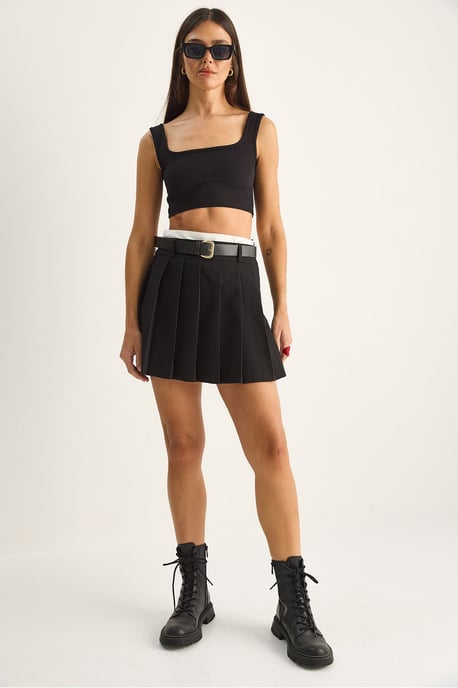 Hochtaillierter Mini-Skorts mit Gürtel - Image 4