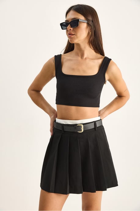 Hochtaillierter Mini-Skorts mit Gürtel - Image 5