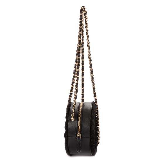CC Shearling Chevron Round Crossbody Schultertasche - Image 4