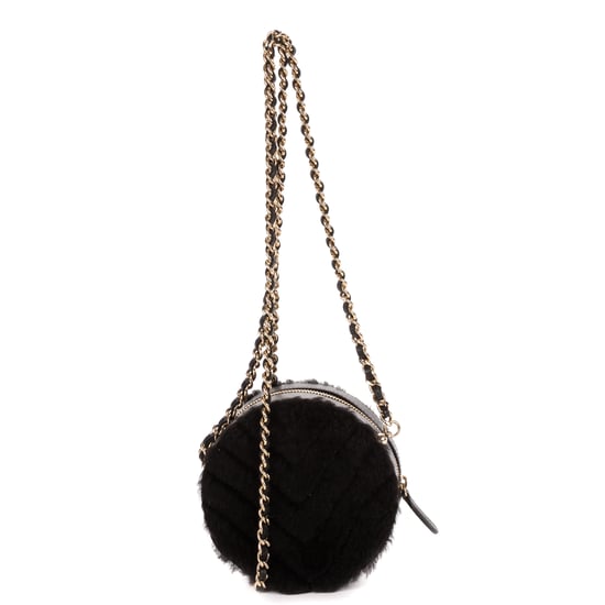 CC Shearling Chevron Round Crossbody Schultertasche - Image 5