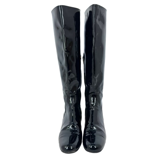 Saint Laurent Glitzer-Kniestiefel mit Absatz aus schwarzem Lackleder - Image 2