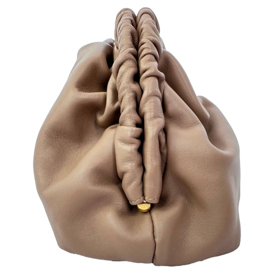 Mansur Gavriel Cloud Clutch Bag aus braunem Lammleder - Image 3