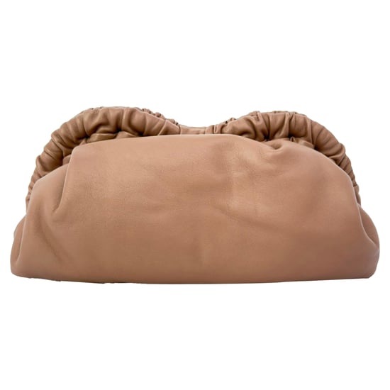 Mansur Gavriel Cloud Clutch Bag aus braunem Lammleder - Image 4