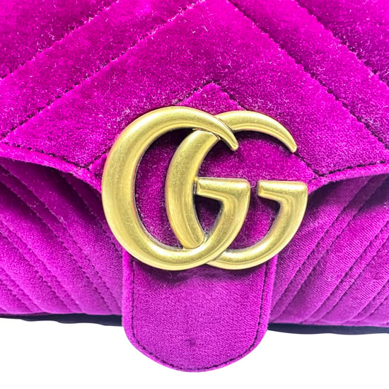 Gucci GG Marmont Small Metalasse Schultertasche aus violettem Samt - Image 5