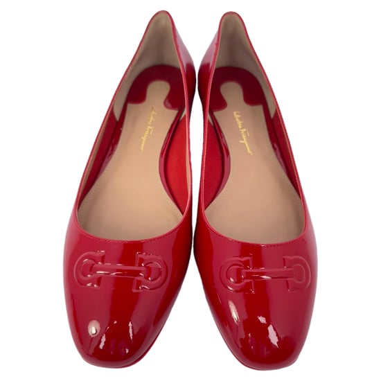Salvatore Ferragamo Horsebit Ballerinas aus burgunderrotem Lackleder - Image 3