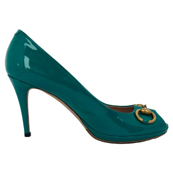 Gucci New Hollywood Horsebit Peep Toe Pumps aus türkisfarbenem Lackleder - Image 1