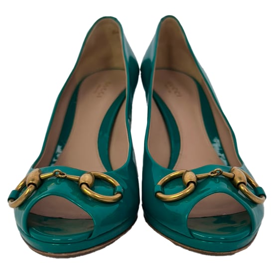 Gucci New Hollywood Horsebit Peep Toe Pumps aus türkisfarbenem Lackleder - Image 2