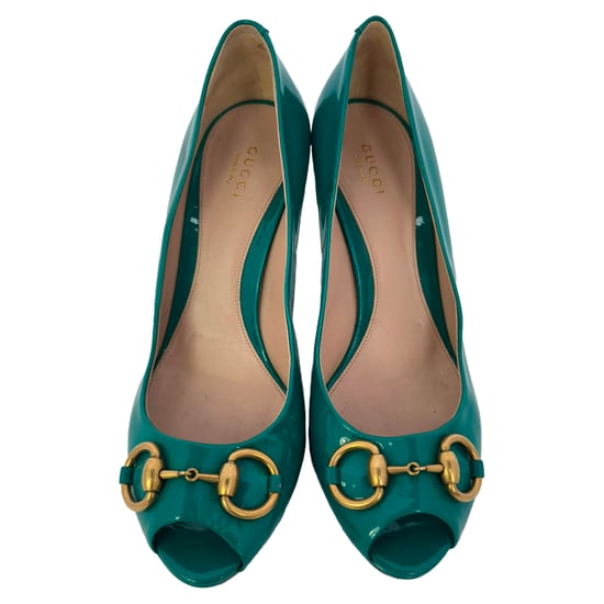 Gucci New Hollywood Horsebit Peep Toe Pumps aus türkisfarbenem Lackleder - Image 3