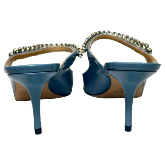 Jimmy Choo Bing Mules mit Kristallriemen aus hellblauem Lackleder - Image 5