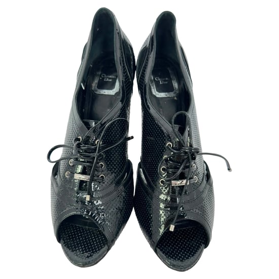 Dior Schnürstiefeletten mit offener Spitze aus schwarzem Lackleder - Image 4