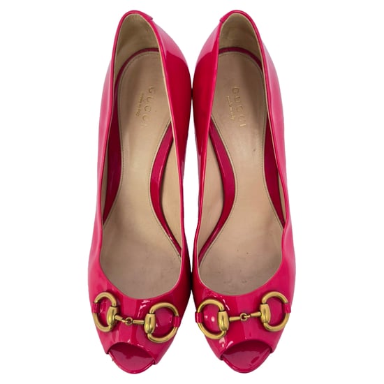 Gucci New Hollywood Horsebit Peep Toe Pumps aus rosa Lackleder - Image 4