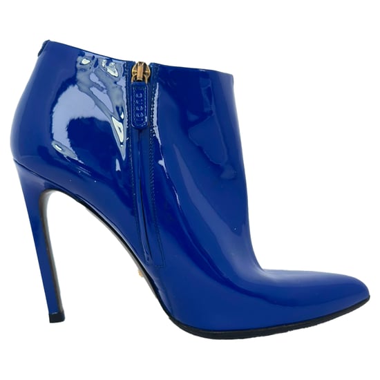 Gucci Stiefeletten mit spitzer Zehenpartie aus blauem Lackleder - Image 1