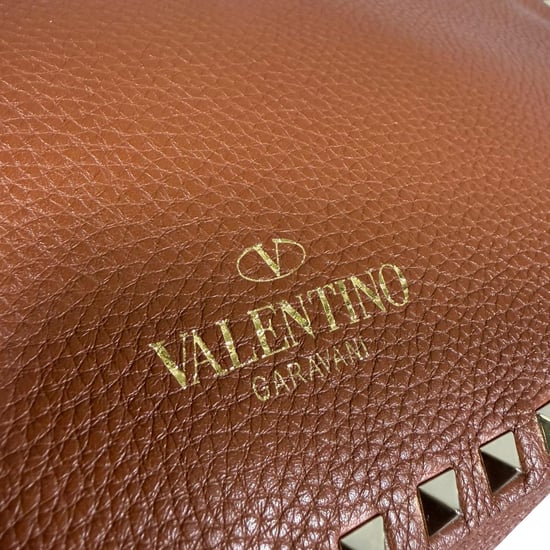 Valentino Light Cuir Rockstud Trapeze Tote aus braunem Leder - Image 6