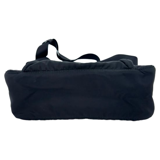 Prada Kleine Messenger Bag mit Schnalle aus schwarzem Nylon - Image 6