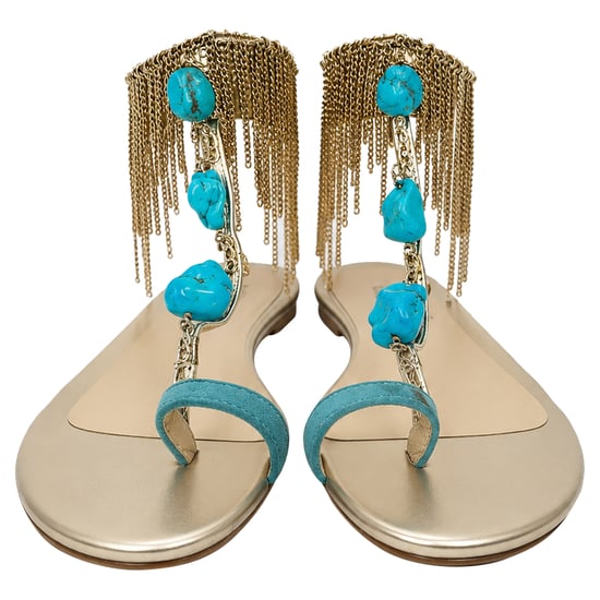 Jimmy Choo Fransen-Ketten-Akzent-Flatsandalen aus goldfarbenem Leder - Image 2