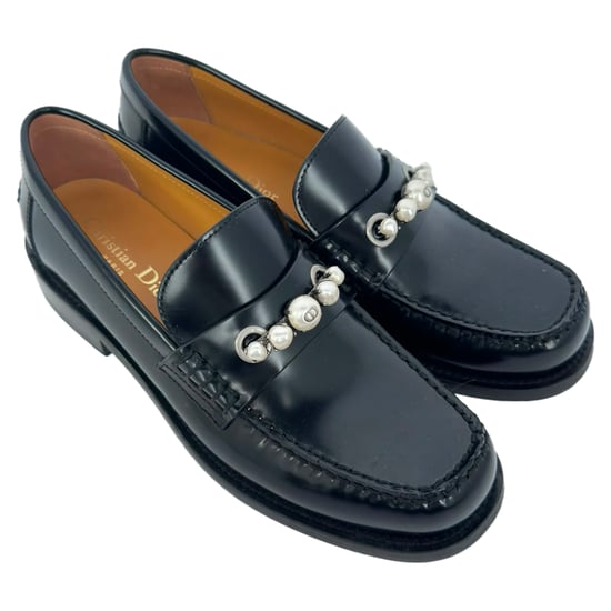Christian Dior Perlenverzierte Slipper aus schwarzem Leder - Image 5