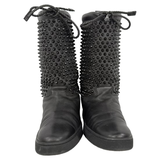 Christian Louboutin Surlapony Stiefel mit Spikes in schwarzem Leder bis zur Mitte der Wade - Image 2