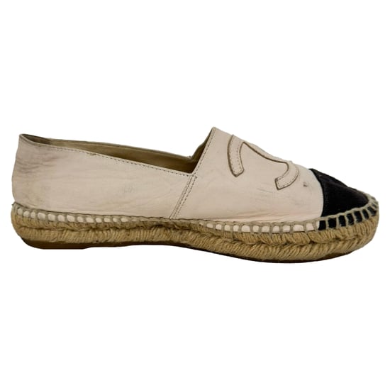 Chanel CC Ballerinas mit Zehenkappe aus Nudetaupe-Lammleder - Image 1