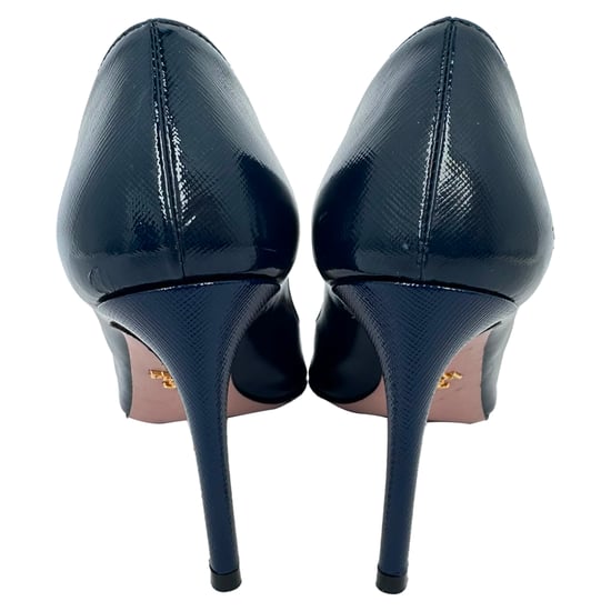 Prada Pumps mit spitzem Zehen in navyblauem Glanzleder - Image 6
