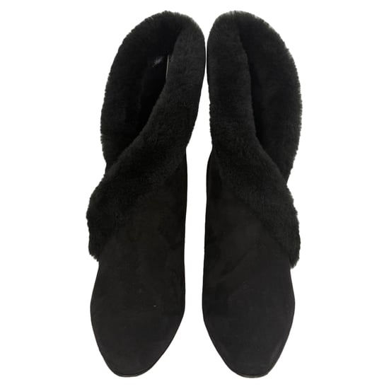 Manolo Blahnik Nestanu 105 Ankle Boots mit Pelzbesatz aus schwarzem Wildleder - Image 2