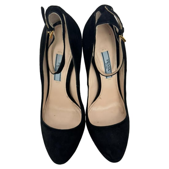 Prada Riemchen-Pump mit Plateau in schwarzem Wildleder - Image 4